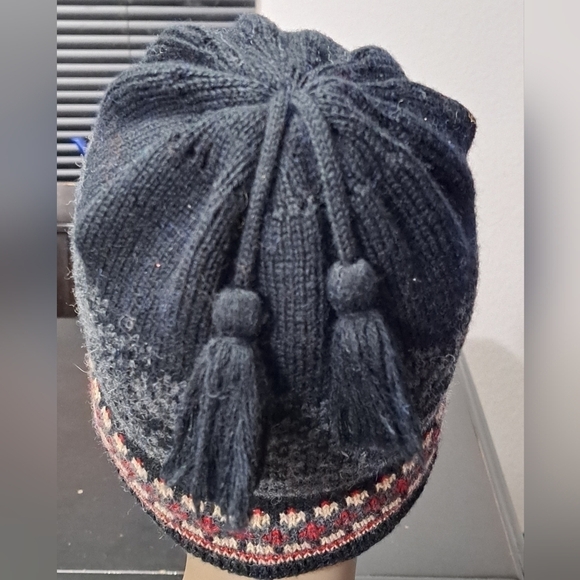 Winter Beanie Hat With Tassles   OSFM - Picture 3 of 5